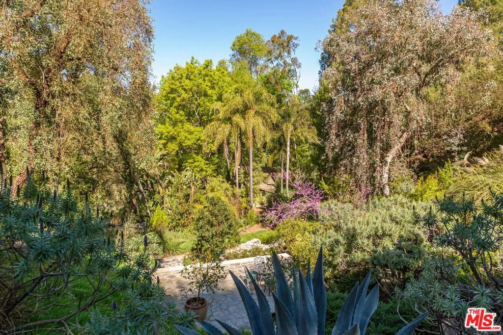 2854 Roscomare Road, Los Angeles, California 90077 home-pic-34